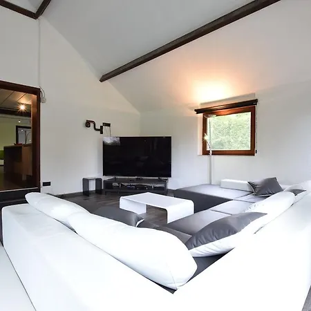 Spacious La Roche En Ardenne With Pool Beausaint