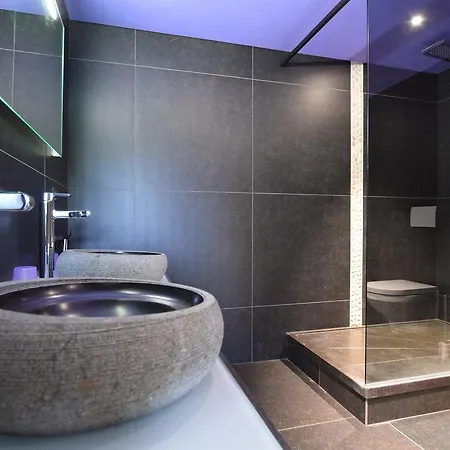 Spacious La Roche En Ardenne With Pool *
